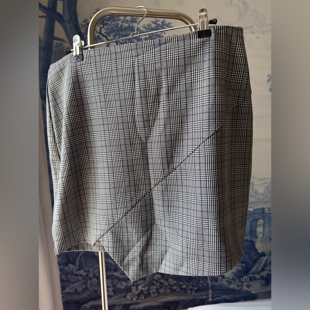 Tobi Asymmetrical Plaid Skirt in Black and White
